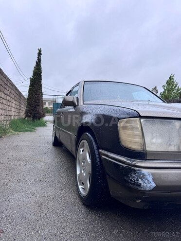 Mercedes 250 D-6