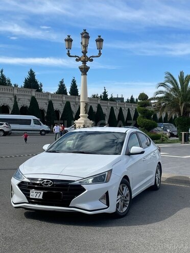 Hyundai Elantra-1