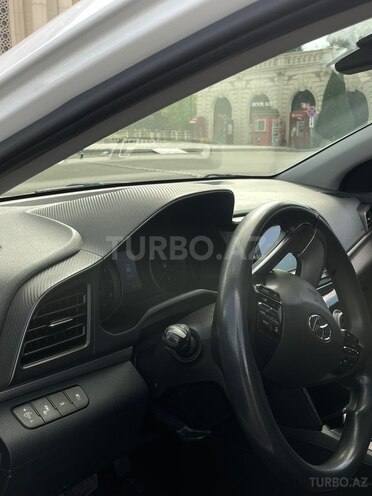 Hyundai Elantra-5