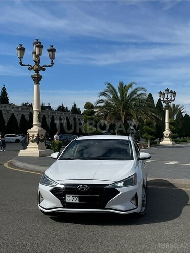 Hyundai Elantra-3