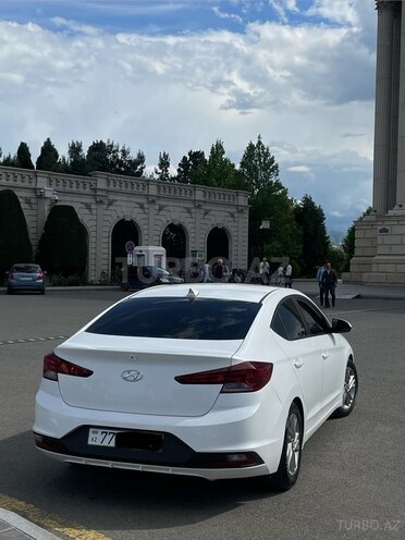 Hyundai Elantra-8