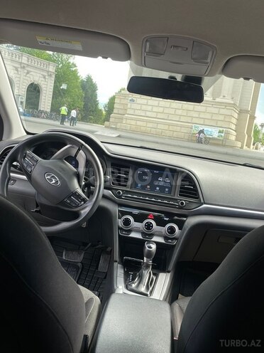 Hyundai Elantra-6
