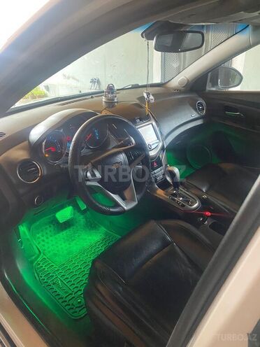 Chevrolet Cruze-17
