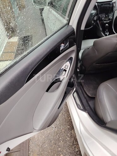 Hyundai Sonata-9