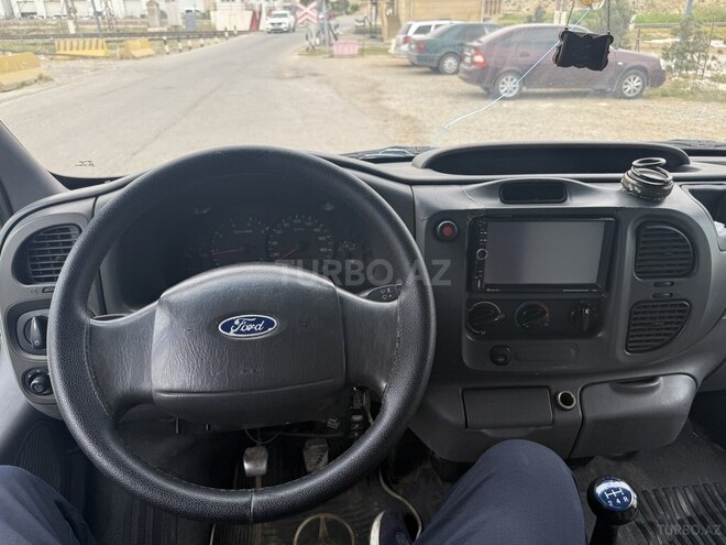 Ford Transit-4