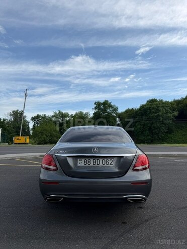Mercedes E 300-5