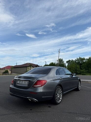 Mercedes E 300-7