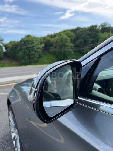 Mercedes E 300-9