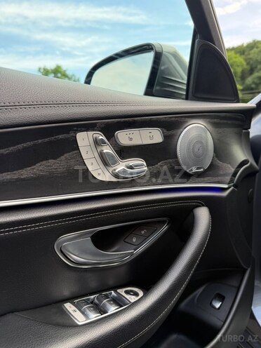 Mercedes E 300-16
