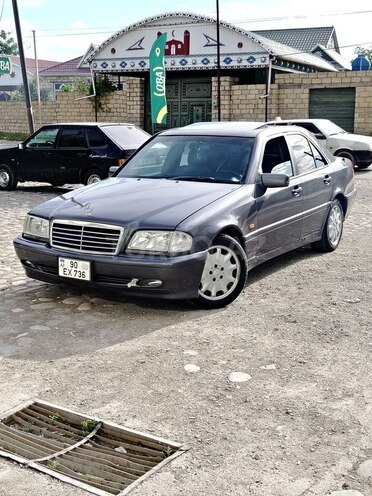 Mercedes C 200-1