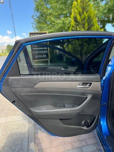 Hyundai Sonata-12