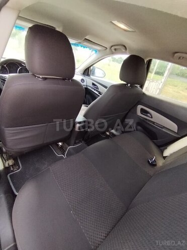 Chevrolet Cruze-10