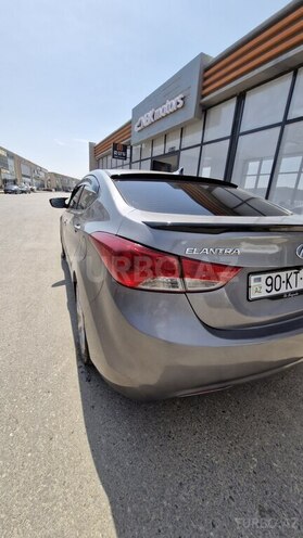 Hyundai Elantra-3