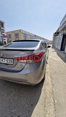 Hyundai Elantra-4