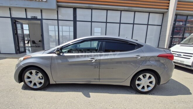 Hyundai Elantra-6