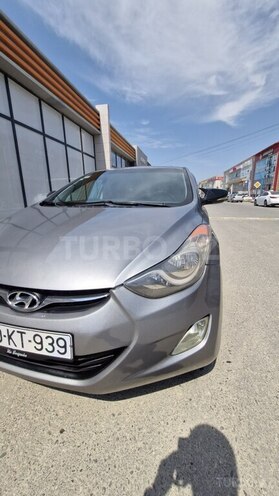 Hyundai Elantra-8