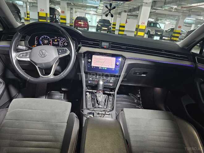 Volkswagen Passat-8
