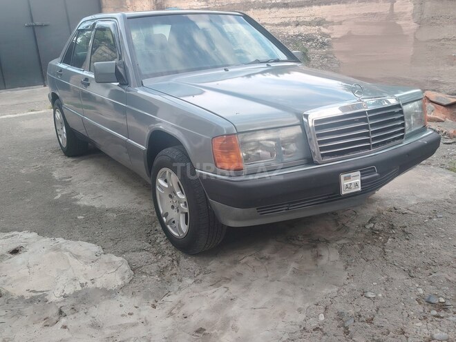 Mercedes 190-4