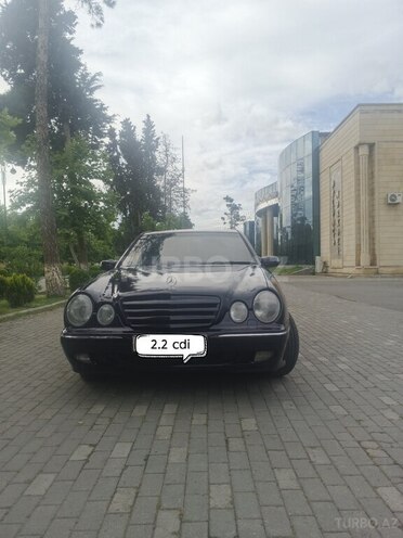 Mercedes E 220-1