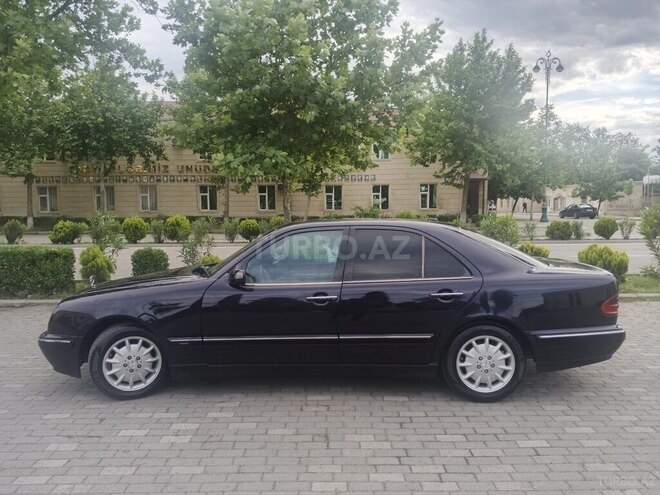 Mercedes E 220-3