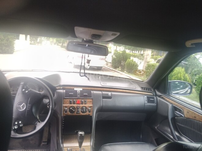 Mercedes E 220-7