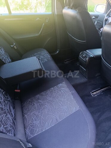 Mercedes C 200-11