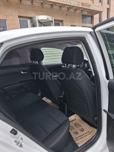 Kia Rio-4