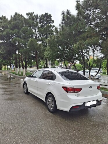 Kia Rio-10