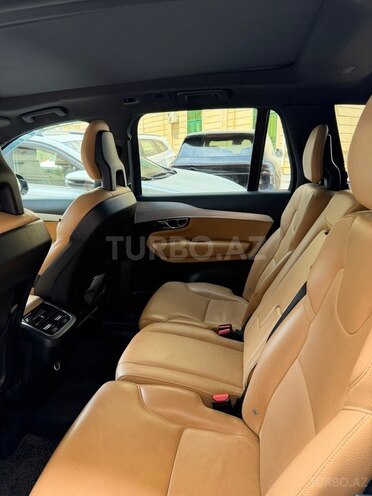 Volvo XC90-9