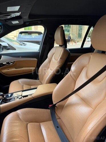 Volvo XC90-8