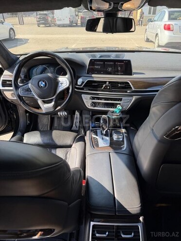 BMW 740-13