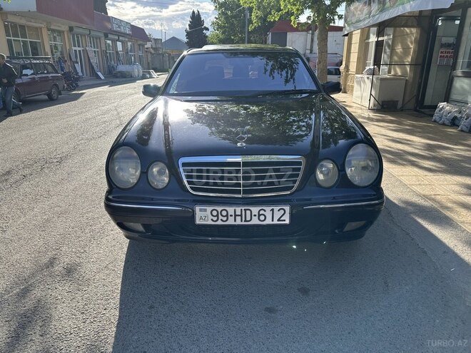 Mercedes E 220-1