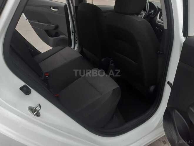 Hyundai Accent-19
