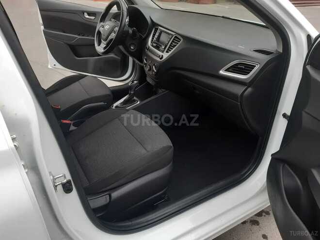 Hyundai Accent-18