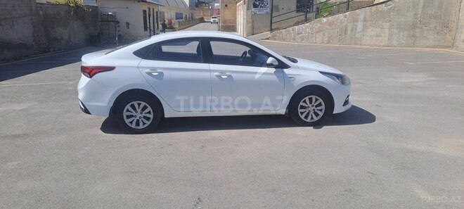 Hyundai Accent-4