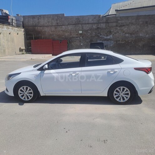 Hyundai Accent-9