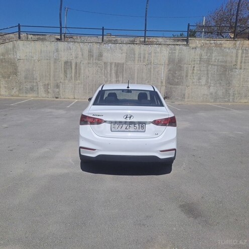 Hyundai Accent-5