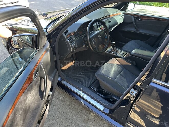Mercedes E 220-7