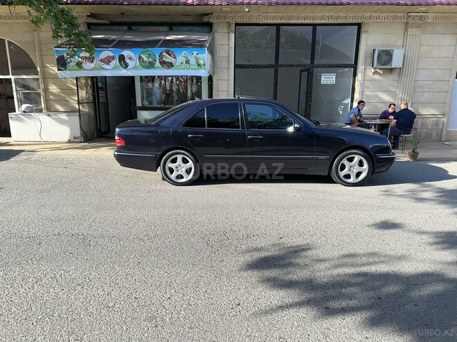 Mercedes E 220-4