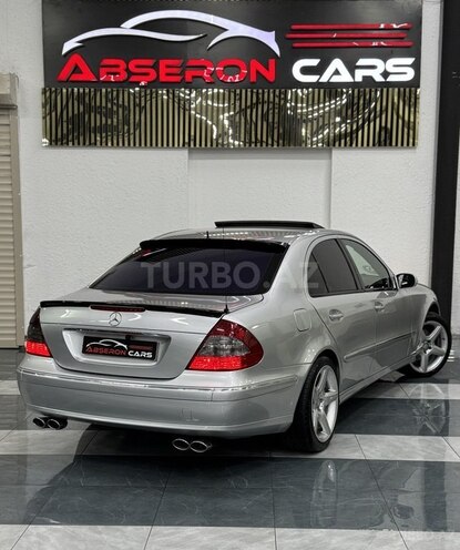 Mercedes E 350-13