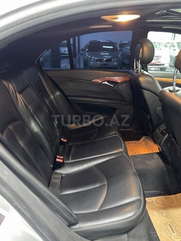 Mercedes E 350-21