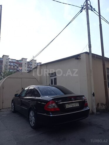 Mercedes E 220-10