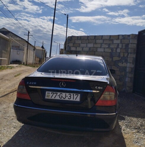 Mercedes E 220-11