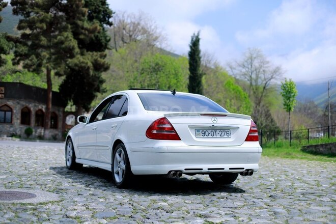 Mercedes E 240-4