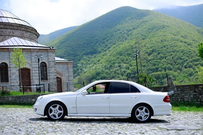 Mercedes E 240-3