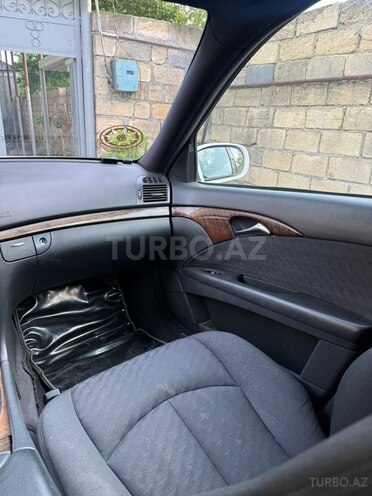 Mercedes E 240-11