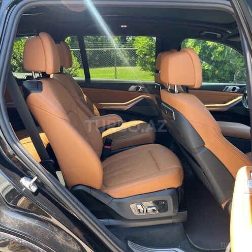 BMW X7-8