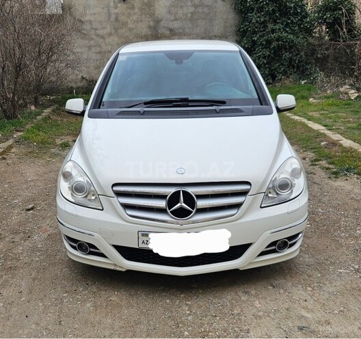 Mercedes B 180-1