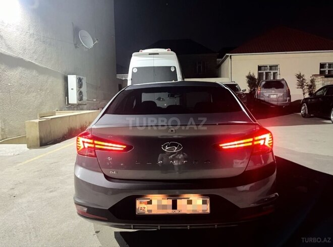 Hyundai Elantra-4