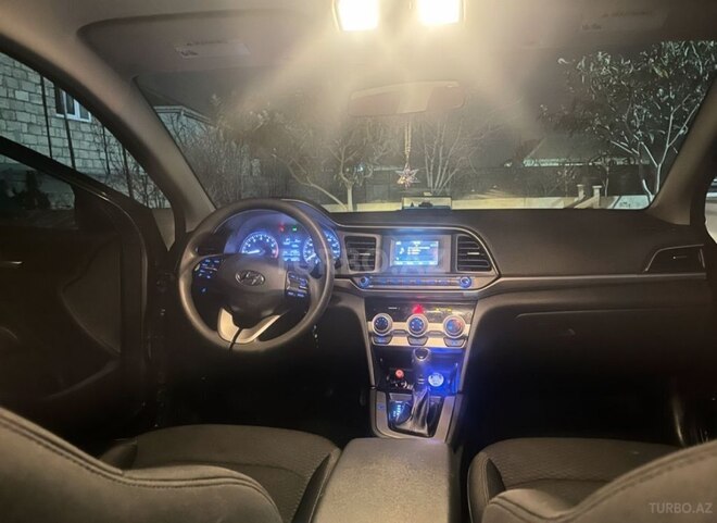 Hyundai Elantra-20